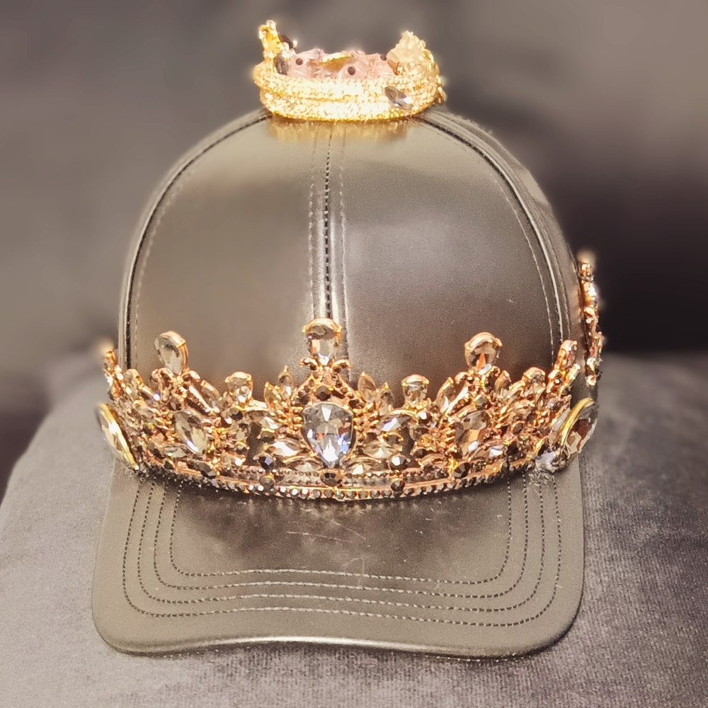 Elegant Gold and Black Crown Cap